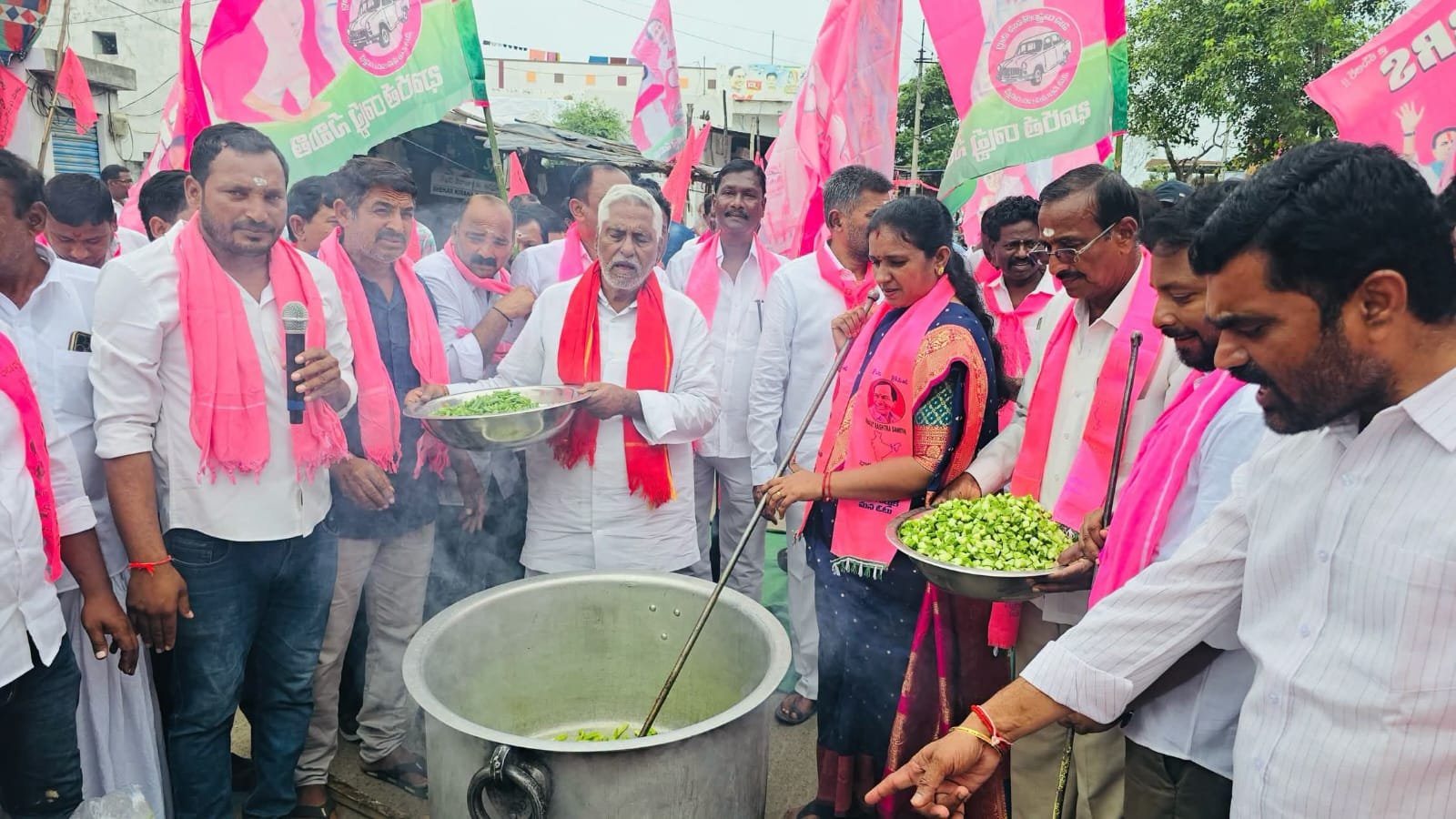 సారంగాపూర్ లో టిఆర్ఎస్ భారీ నిరసన