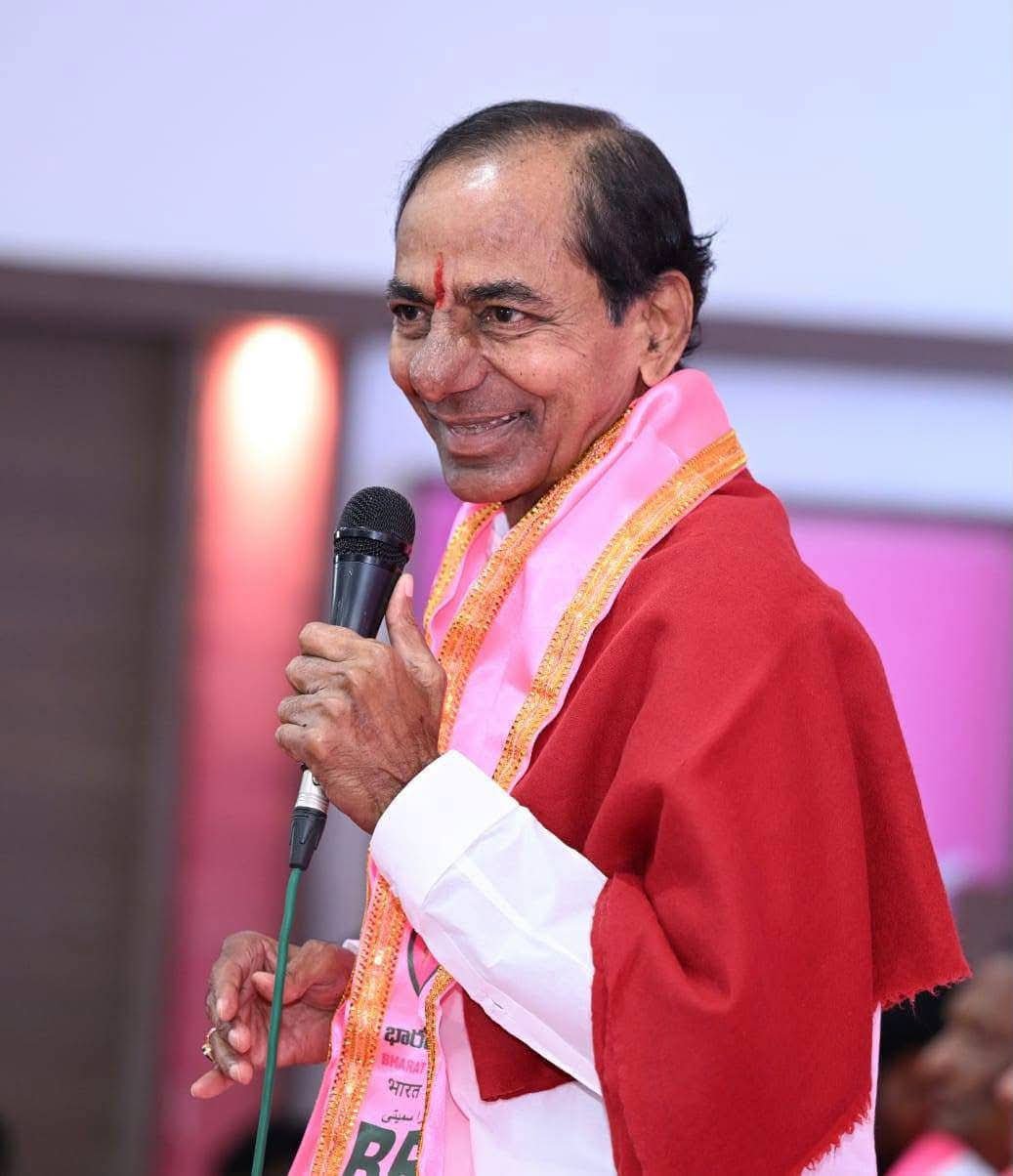 ఎర్రవెల్లి లో కేసీఆర్ అధ్యక్షతన ఎమ్మెల్యేలు ఎమ్మెల్సీల భేటీ