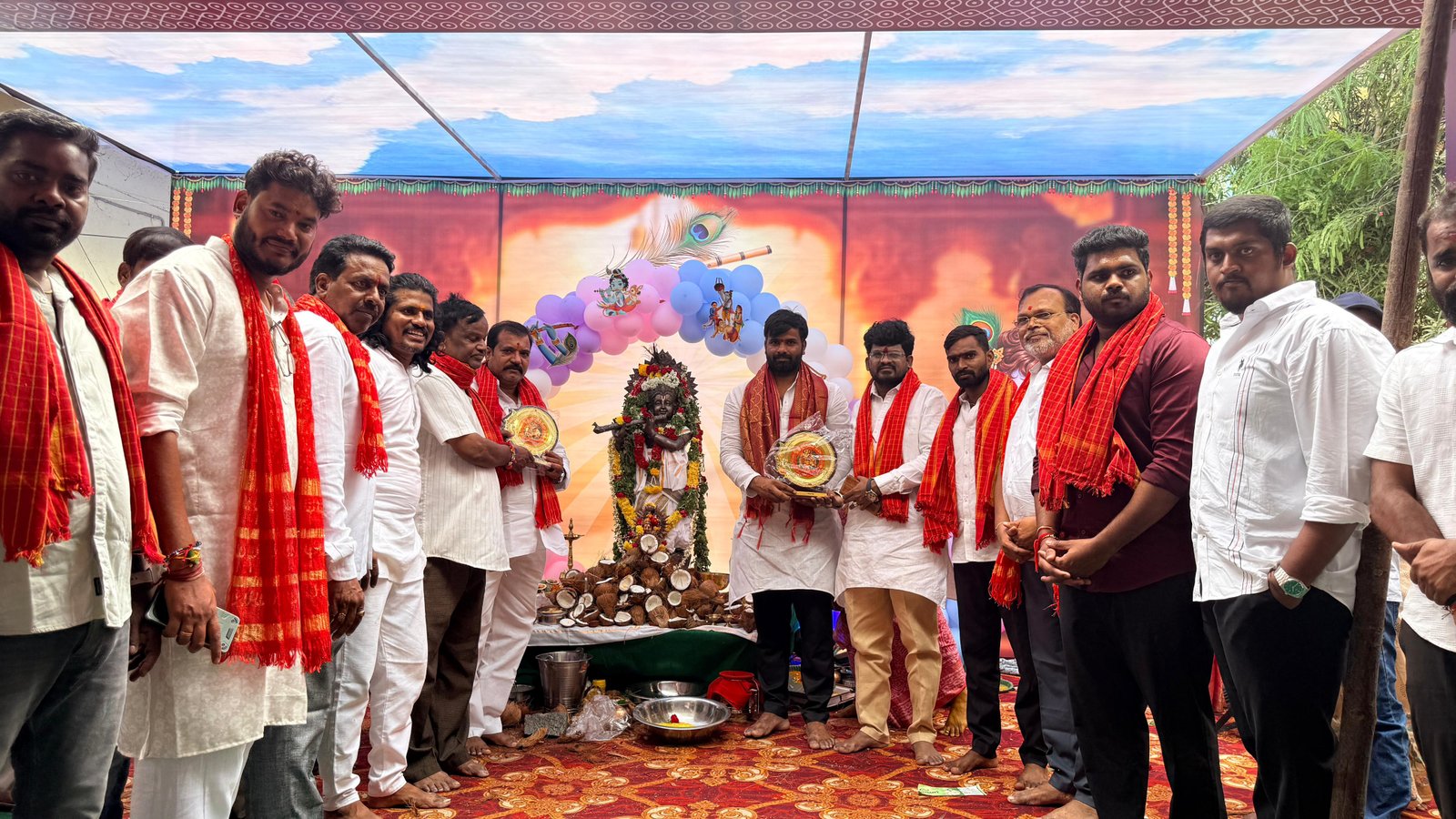 భక్తి శ్రద్దలతో శ్రీకృష్ణాష్టమి వేడుకలలో పాల్గొన్న ఐలాపూర్ మాణిక్ యాదవ్