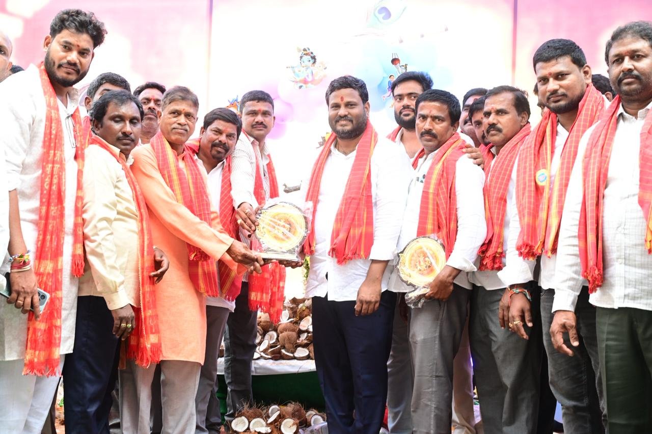 పండగలు సమాజంలో ఐక్యతను పెంపొందిస్తాయని నీలం మధు ముదిరాజ్ పేర్కొన్నారు - Additional Image