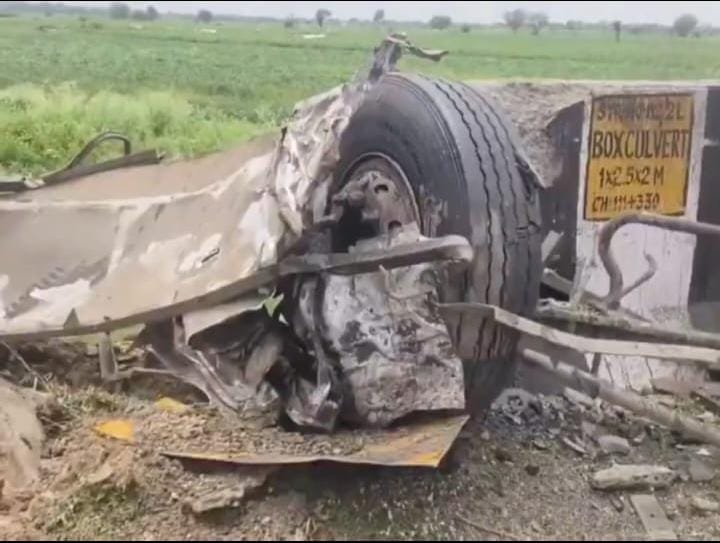 కామారెడ్డి జిల్లాలో ఆర్టీసీ బస్సు బోల్తా డ్రైవర్ మృతి
