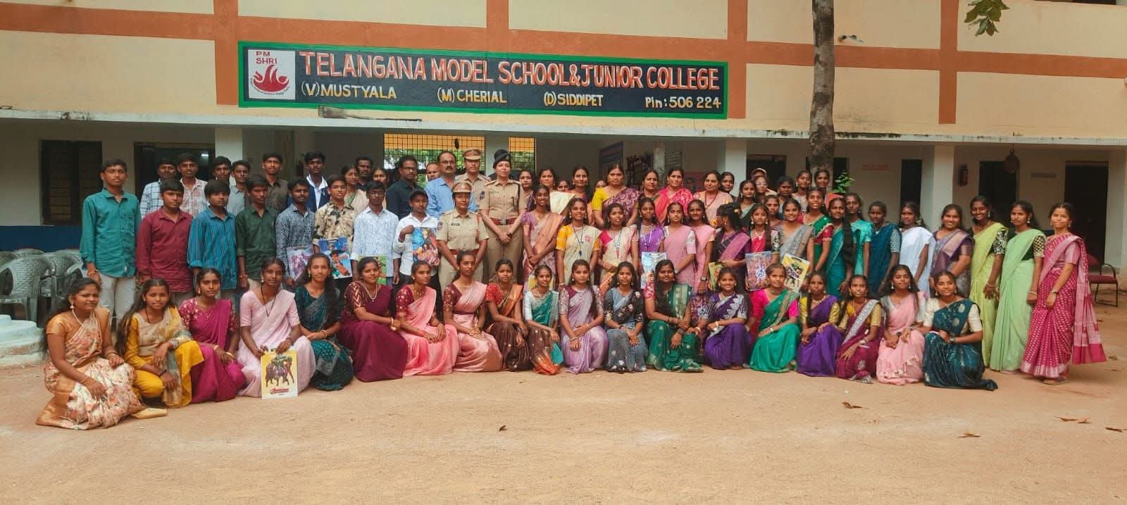 ఉపాధ్యాయులను గౌరవిస్తే భవిష్యత్తుకు బలమైన పునాది.. సిద్దిపేట సీపీ రష్మీ పెరుమాళ్