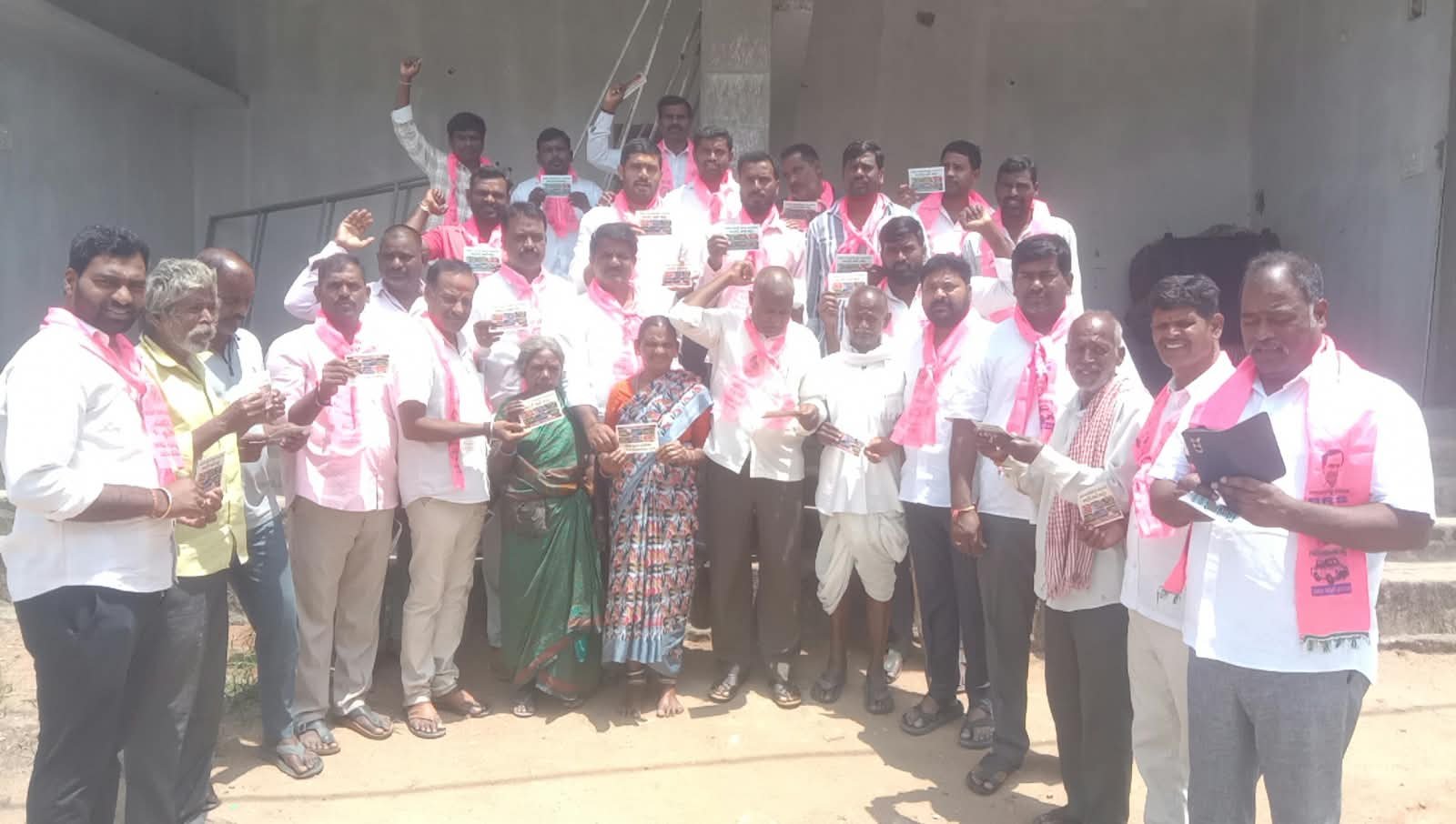 జిన్నారం మున్సిపల్‌లో కాంగ్రెస్‌ 420 హామీల బాకీ కార్డుల పంపిణీ