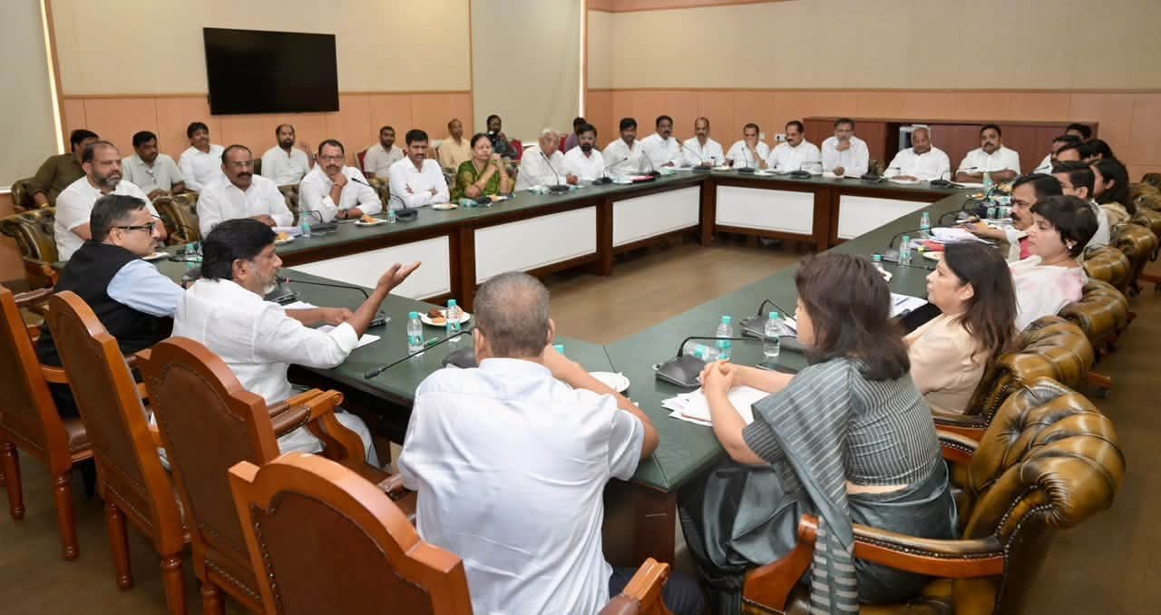 ప్రజాభవన్‌లో ఈహెచ్‌ఎస్ ట్రస్ట్ బోర్డు సభ్యులతో ఉన్నతస్థాయి సమీక్ష