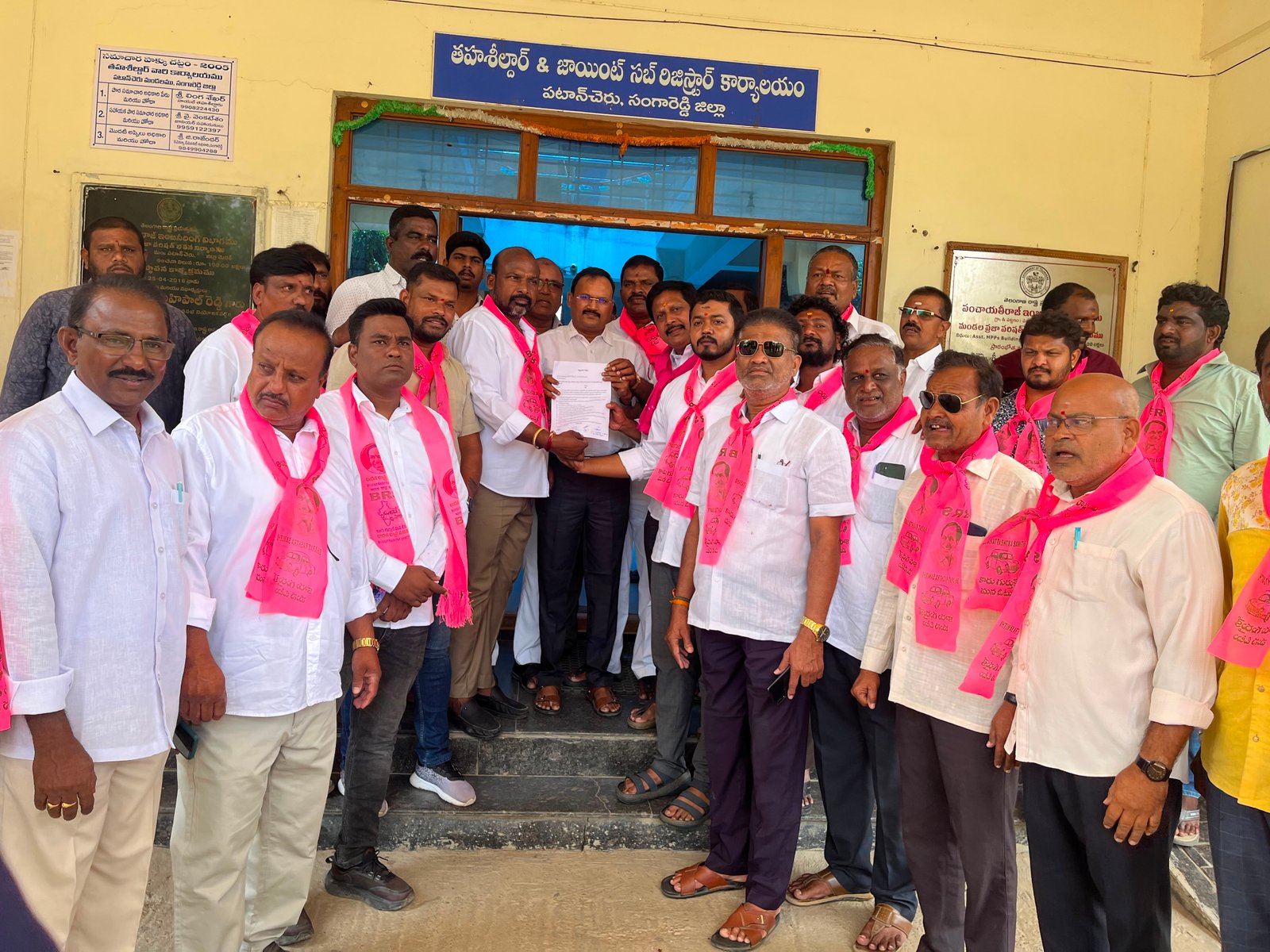 మహిళా ఎమ్మెల్యేల పట్ల పోలీసుల తీరు సిగ్గుచేటు: బీఆర్‌ఎస్ నాయకుడు మాద్రి పృథ్వీరాజ్