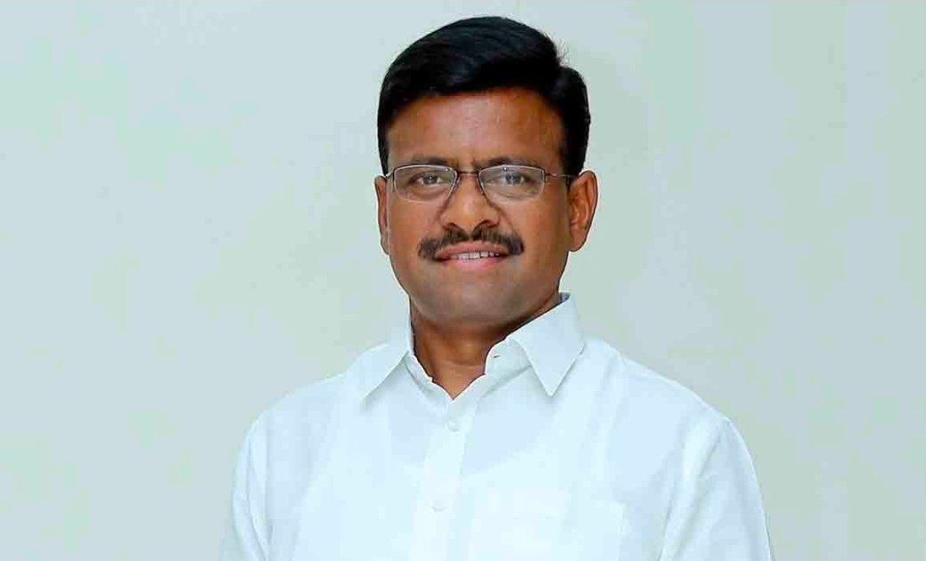 శాసనమండలి నుండి తాతా మధు, నవీన్‌కుమార్‌రెడ్డి సస్పెన్షన్.. సెషన్ మొత్తానికి అనర్హత ప్రకటించిన మండలి ఛైర్మన్
