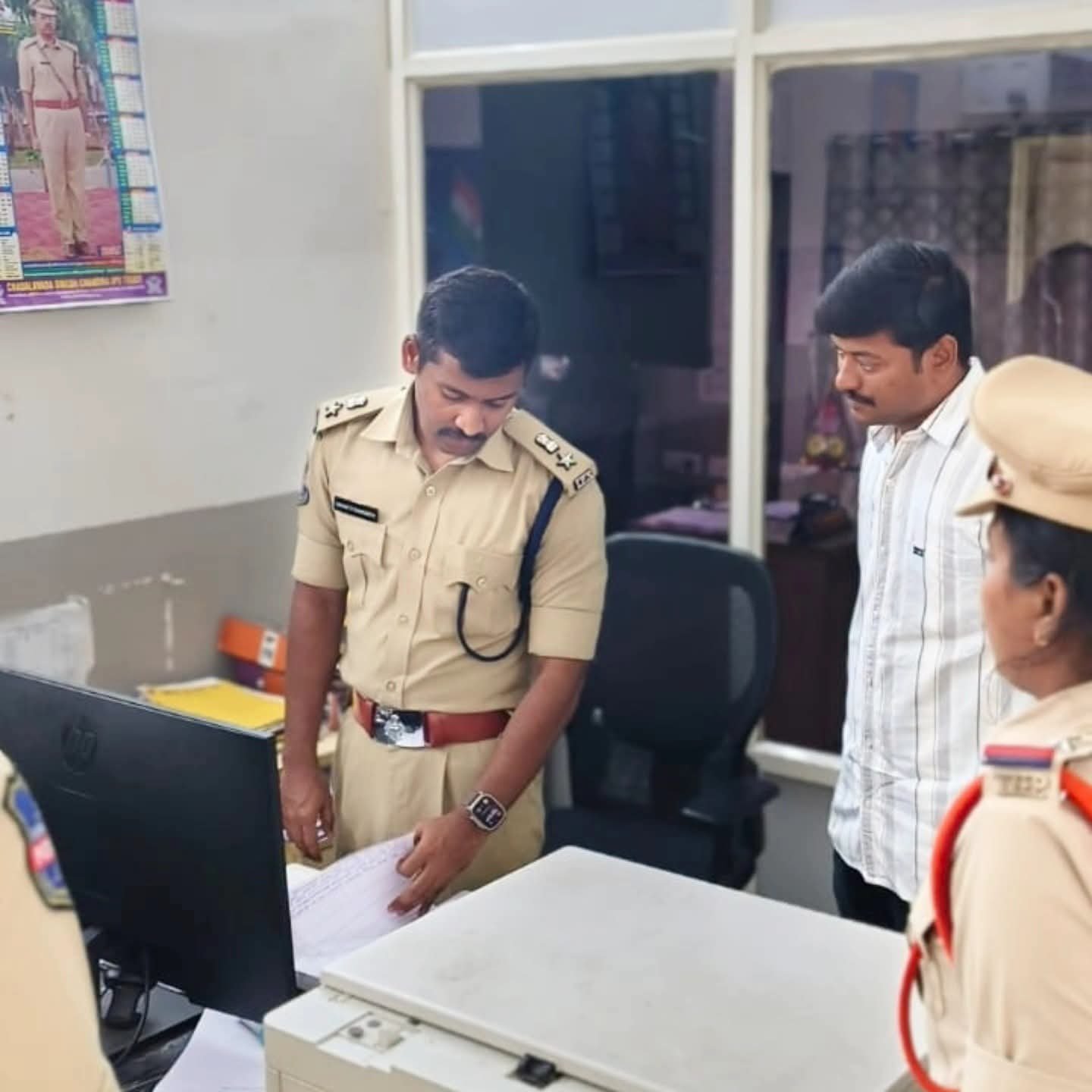 టేకుమట్ల పోలీస్ స్టేషన్‌లో ఆకస్మిక తనిఖీ నిర్వహించిన జిల్లా ఎస్పీ సిరిశెట్టి సంకీర్త్