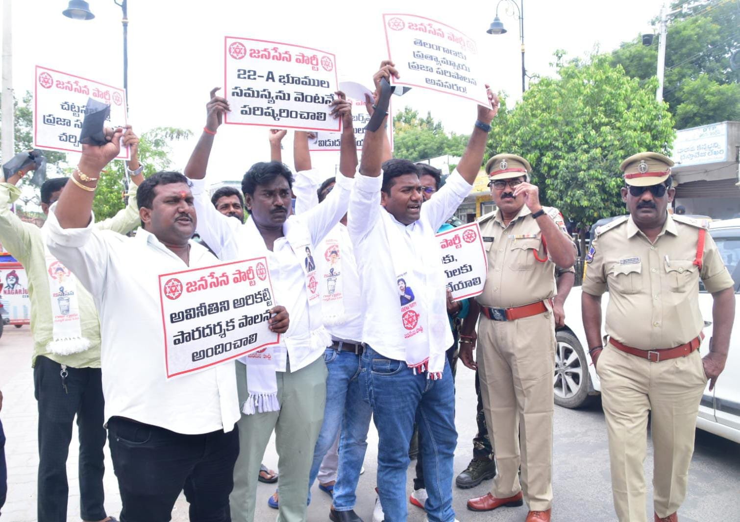 కాంగ్రెస్–బీఆర్ఎస్ దొంగనాటకాల వల్లే ప్రజా సమస్యలు గాలికొదిలేశారు: జనసేన నేత డా. బండారి రాజ్ కుమార్