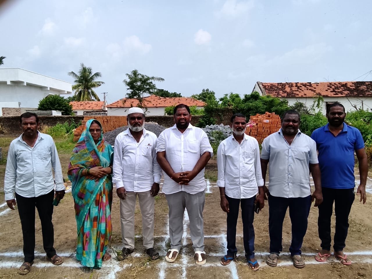 శాతరాజుపల్లిలో ఇందిరమ్మ ఇంటికి ముగ్గు