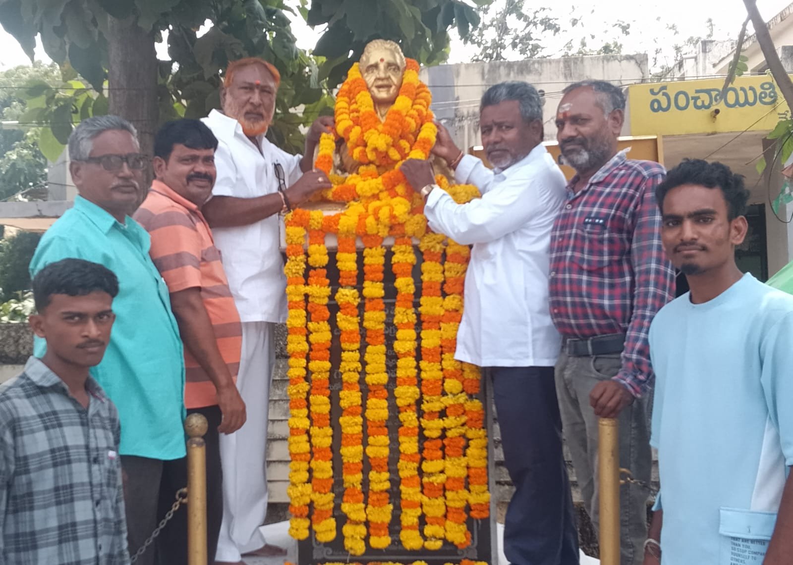 వీరవనిత చాకలి ఐలమ్మకు ఘన నివాళులు  తెలంగాణ చౌక్‌లో బీసీ సాధికారిత సంఘం ఆధ్వర్యంలో కార్యక్రమం