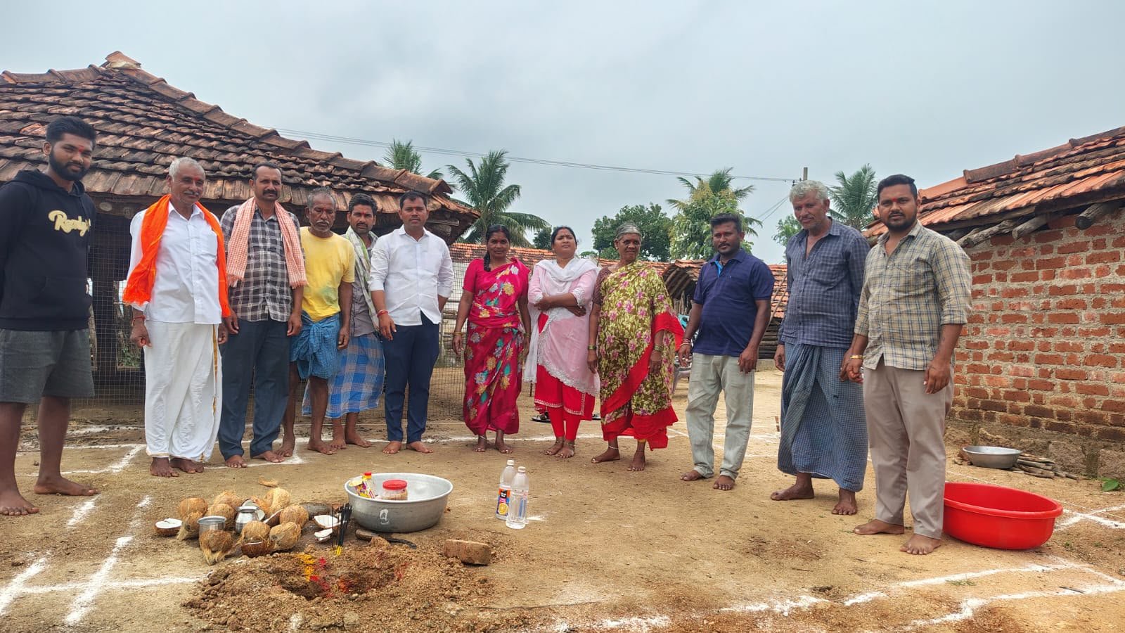 భావుసింగ్ నాయక్ తండాలో భూమి పూజ చేసిన సర్పంచ్ గూగులోత్ రమేష్ నాయక్