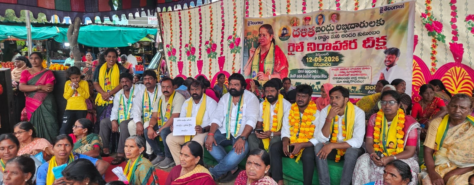 అర్హులైన ప్రతి దళిత కుటుంబానికి దళిత బంధు ఆర్థిక సహాయం అందించాలి హుజూరాబాద్‌లో తెలంగాణ రక్షణ సేన నాయకుల నిరాహార దీక్ష