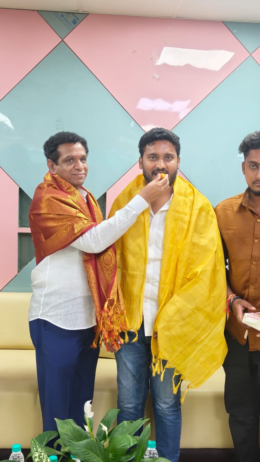 నూతనంగా నియమితులైన ఎన్‌ఎస్‌యూఐ జిల్లా అధ్యక్షుడు మహమ్మద్ ఇమ్రాన్‌ను సత్కరించిన ‘అల్ఫోర్స్’ నరేందర్ రెడ్డి