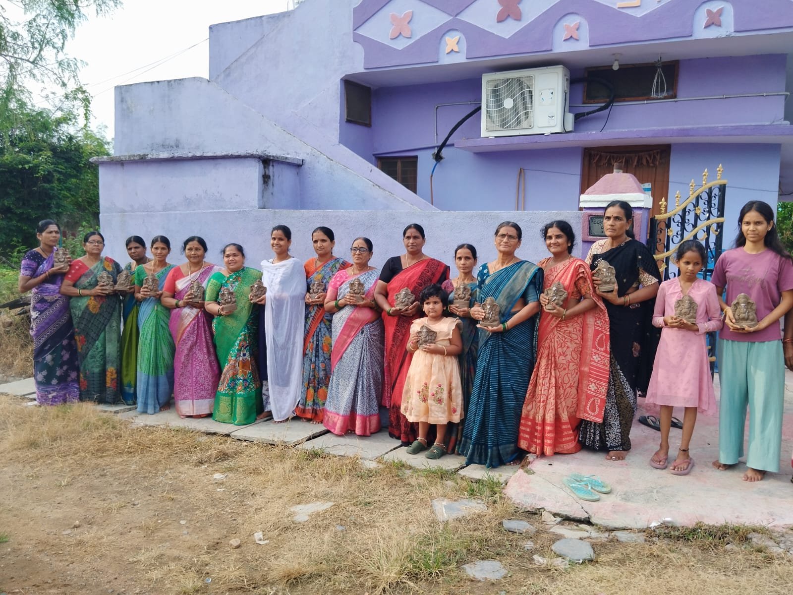 గణేష్‌ చతుర్థిని ప్రశాంత వాతావరణంలో జరుపుకోవాలి  మెదక్ జిల్లా మహిళా మోర్చా అధ్యక్షురాలు పట్లోళ్ల మల్లికా అశోక్