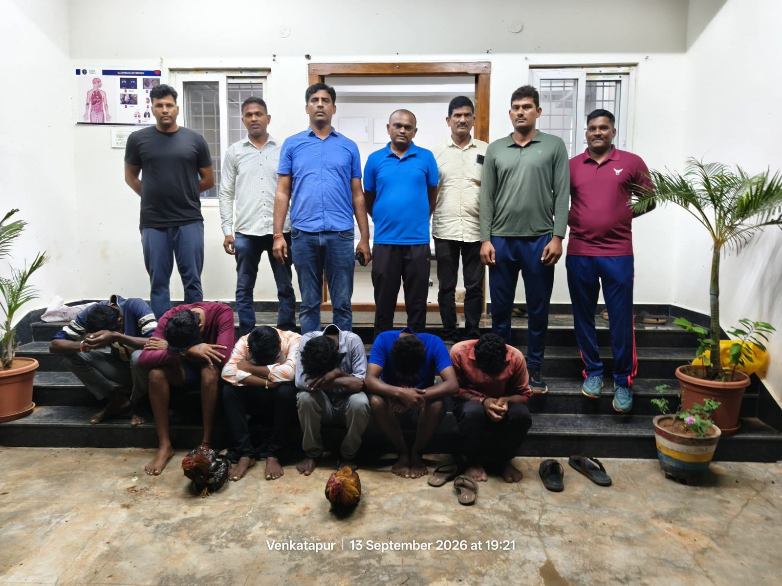 కోడిపందేల స్థావరంపై టాస్క్‌ఫోర్స్ పోలీసుల దాడి ఆరుగురి అరెస్ట్