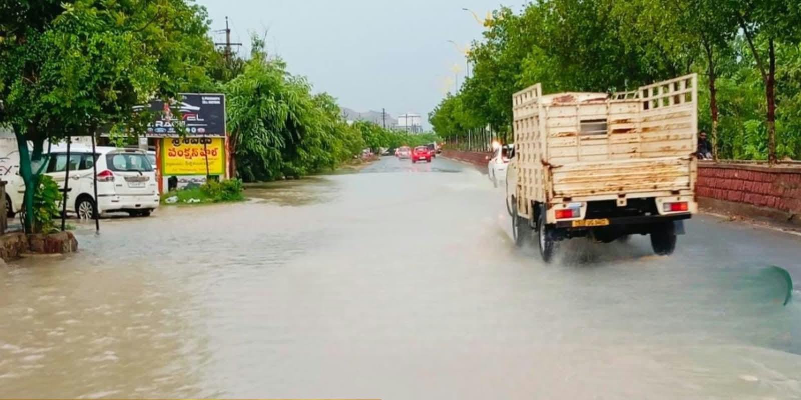 నేడు, రేపు పలు జిల్లాల్లో మోస్తరు నుంచి భారీ వర్షాలు ఎల్లో అలర్ట్ జారీ చేసిన వాతావరణ శాఖ
