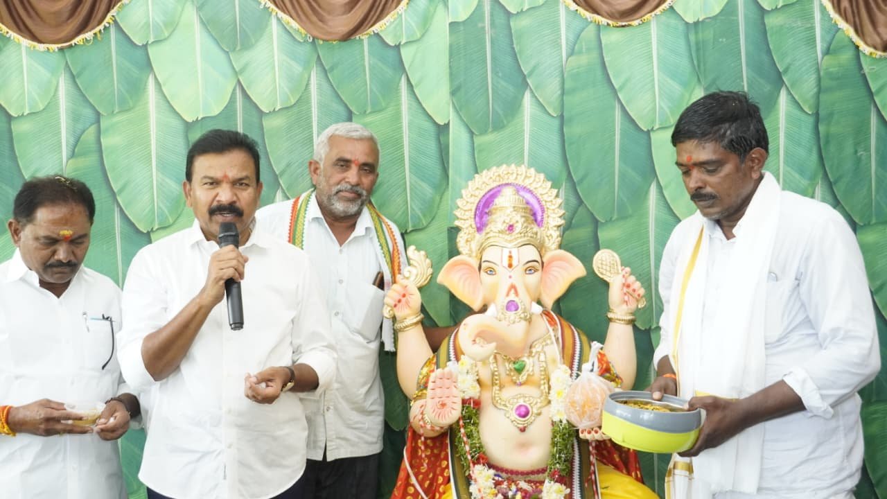 ‘గోపు’ ఆధ్వర్యంలో ఘనంగా ప్రత్యేక పూజలు.పాల్గొన్న ఎమ్మెల్యే డా. కవ్వంపల్లి - Additional Image
