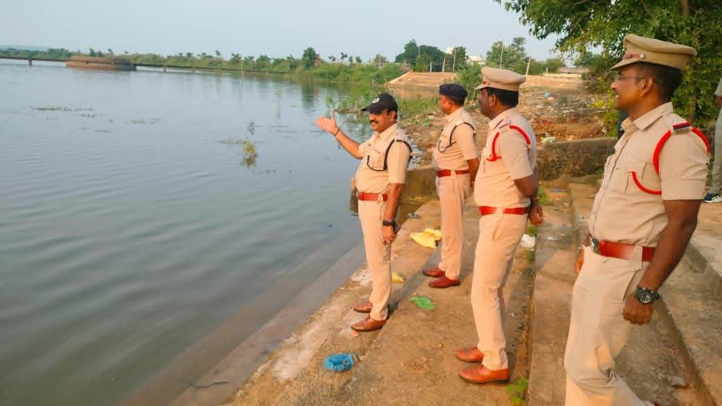 చెన్నూర్ చెరువు ఘాట్‌లో వినాయక నిమజ్జన ఏర్పాట్లను పరిశీలించిన డీసీపీ ఎ.భాస్కర్.. భద్రతా చర్యలపై అధికారులకు ఆదేశాలు
