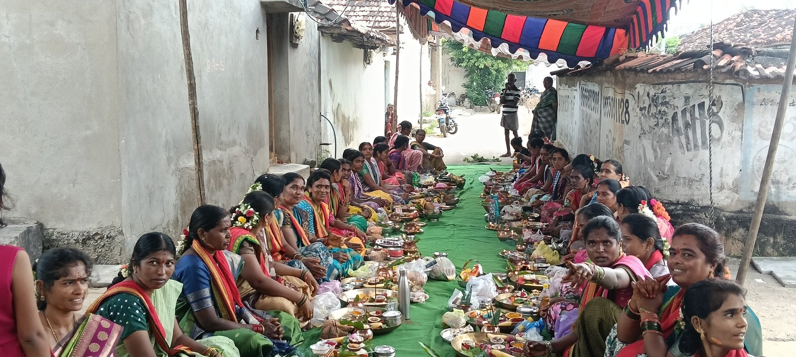 రత్నంపేట గ్రామంలో గణేష్ మండపం వద్ద ఘనంగా కుంకుమార్చన