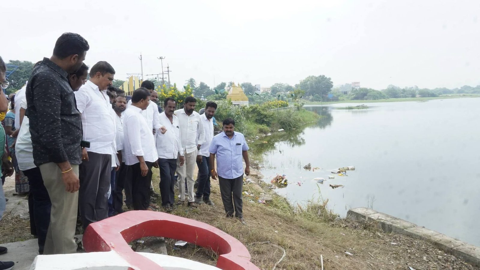 మానకొండూర్ మండలంలో గణేష్ విగ్రహాల నిమజ్జన ఏర్పాట్లపై సమీక్ష, చెరువు కట్ట పరిశీలన