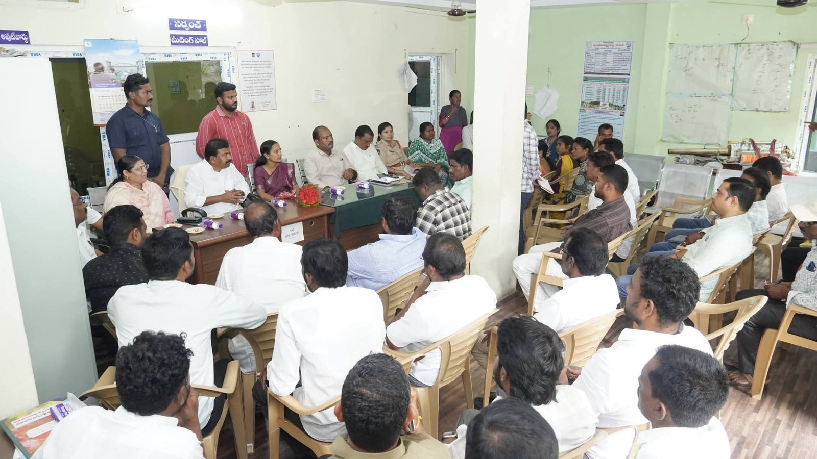 మానకొండూర్ మండలంలో గణేష్ విగ్రహాల నిమజ్జన ఏర్పాట్లపై సమీక్ష, చెరువు కట్ట పరిశీలన - Additional Image