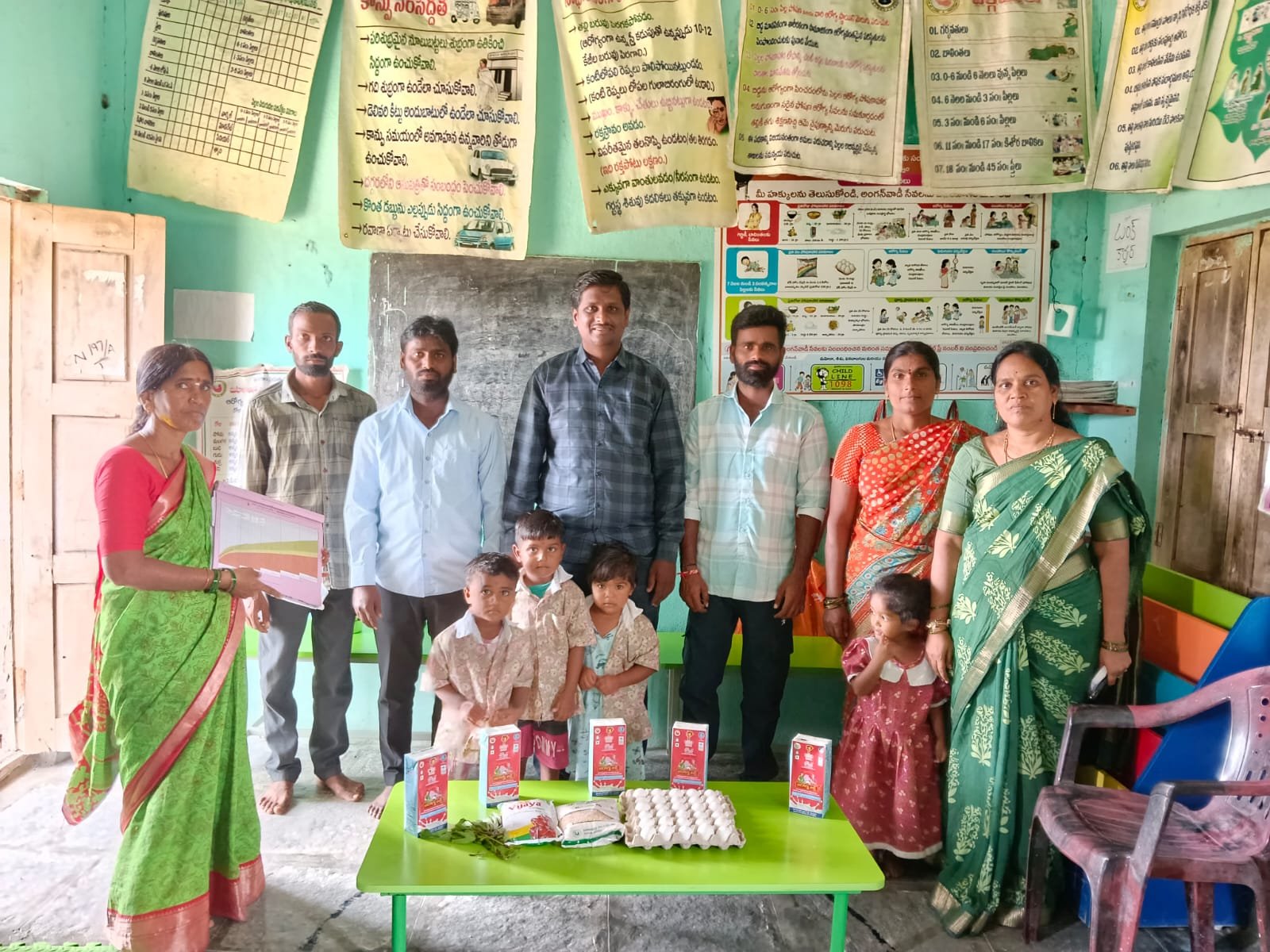 రత్నంపేట గ్రామ సర్పంచ్ కౌడగాని వెంకటేష్ ఆధ్వర్యంలో అంగన్వాడీ కేంద్రం సందర్శన