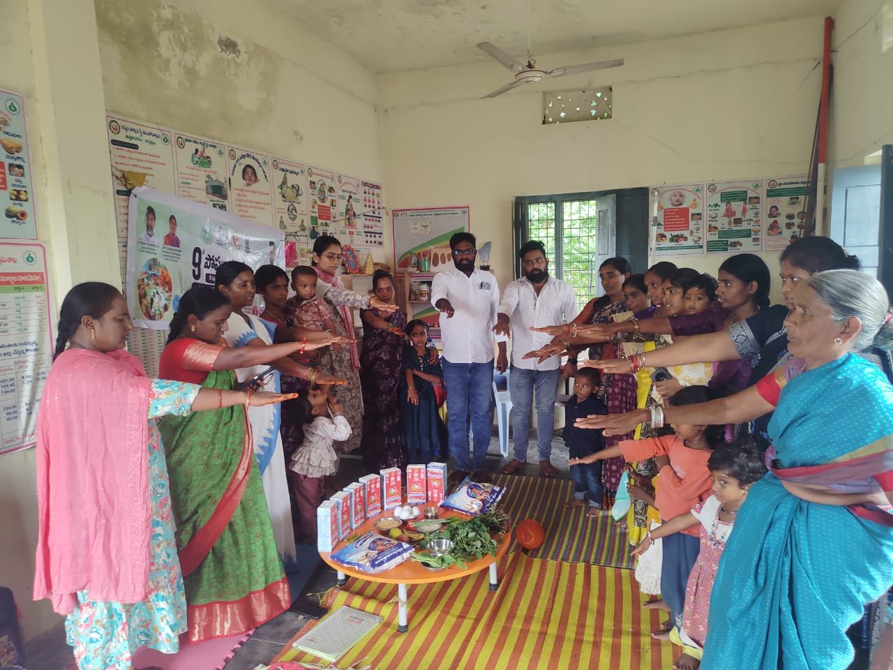 జగ్రావుపల్లి గ్రామ సర్పంచ్ సుద్దాల మధు ఆధ్వర్యంలోఅంగన్వాడీ కేంద్రం సందర్శన - Additional Image