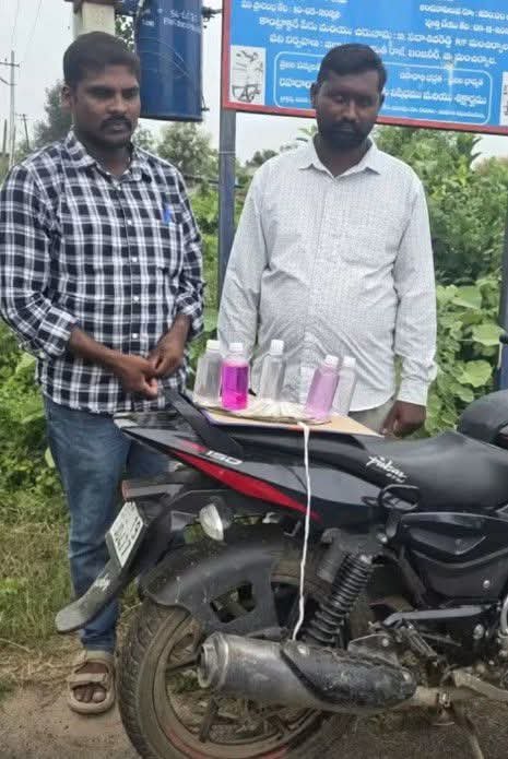 బండ్లగూడ ఆర్టీవో కార్యాలయంలో విజిలెన్స్ / ఏసీబీ అధికారులు ఆకస్మిక తనిఖీలు నిర్వహించగా, కార్యాలయంలో జరుగుతున్న పలు అక్రమాలు, దళారుల (ఏజెంట్ల) ప్రమేయం వెలుగుచూశాయి. 