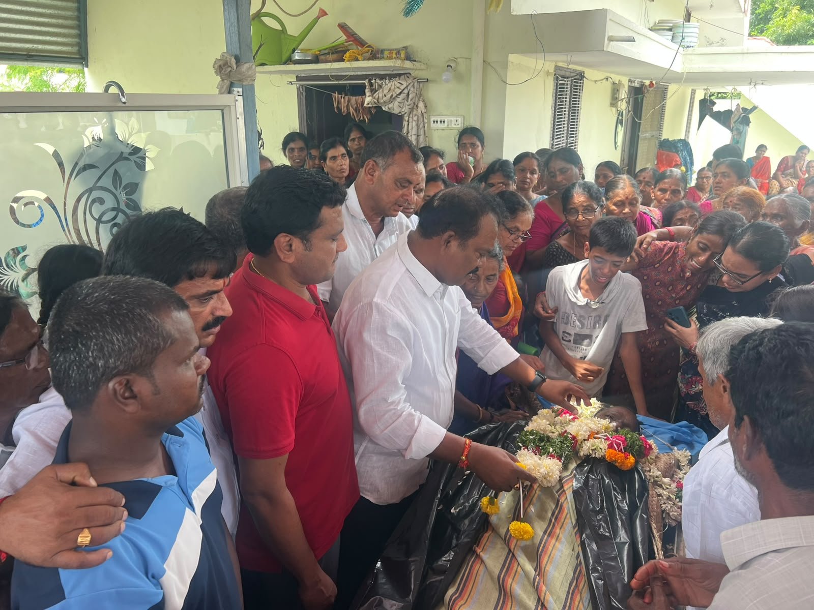 పిడుగుపాటుకు మృతి చెందిన నరేందర్ రెడ్డి కుటుంబానికి సుంకే రవిశంకర్ పరామర్శ