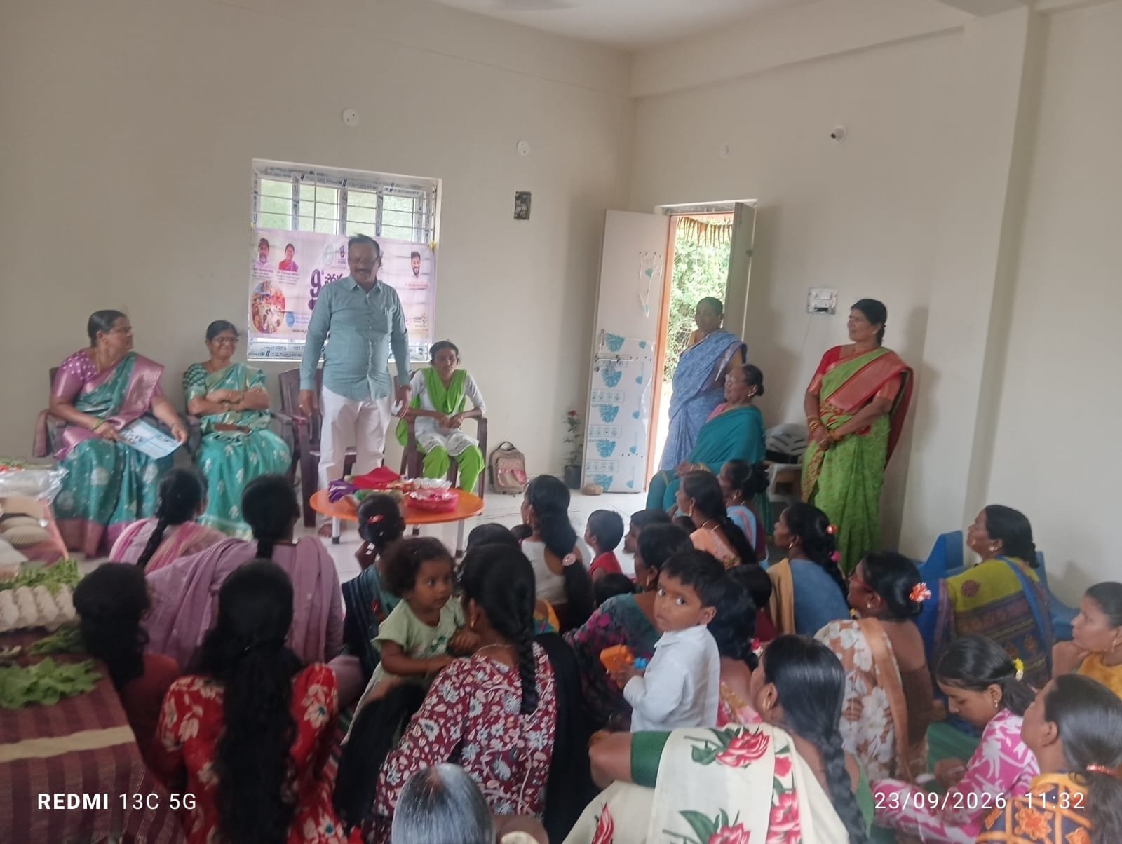 వరదవెల్లి అంగన్వాడీ కేంద్రంలో ఘనంగా శ్రీమంతాలు - Additional Image