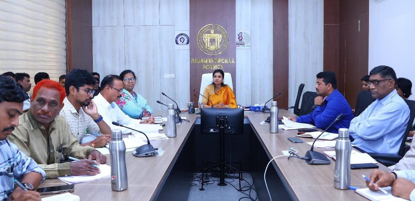 క్రాప్ బుకింగ్‌లో వేగం పెంచాలి.. జిల్లాలో ఎరువుల కొరత లేదు: కలెక్టర్ గరిమ అగ్రవాల్