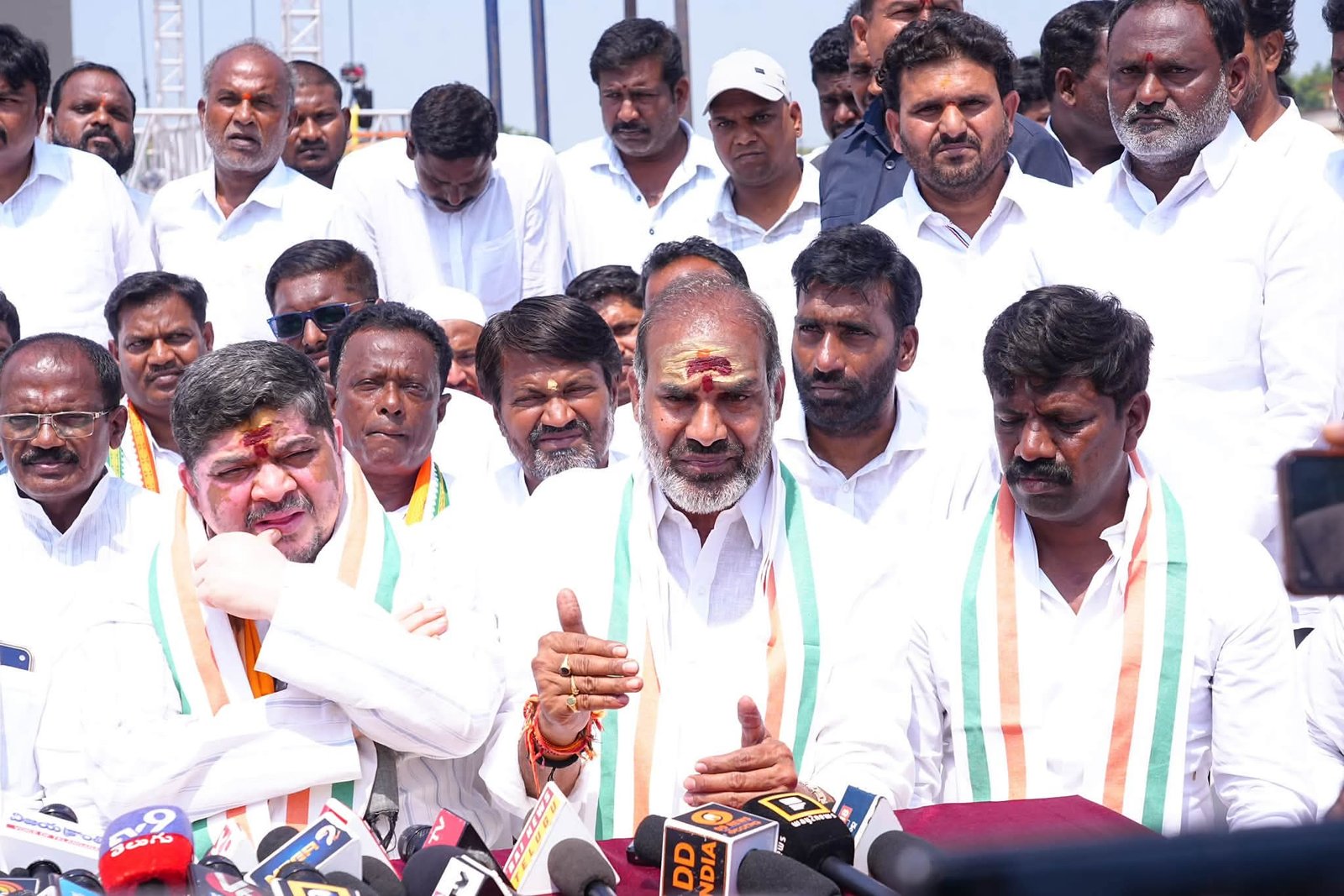 రాజన్న సిరిసిల్లలో సీఎం రేవంత్ రెడ్డి భారీ బహిరంగ సభ.సభా ఏర్పాట్లను పరిశీలించిన మంత్రులు, ప్రముఖ నాయకులు!