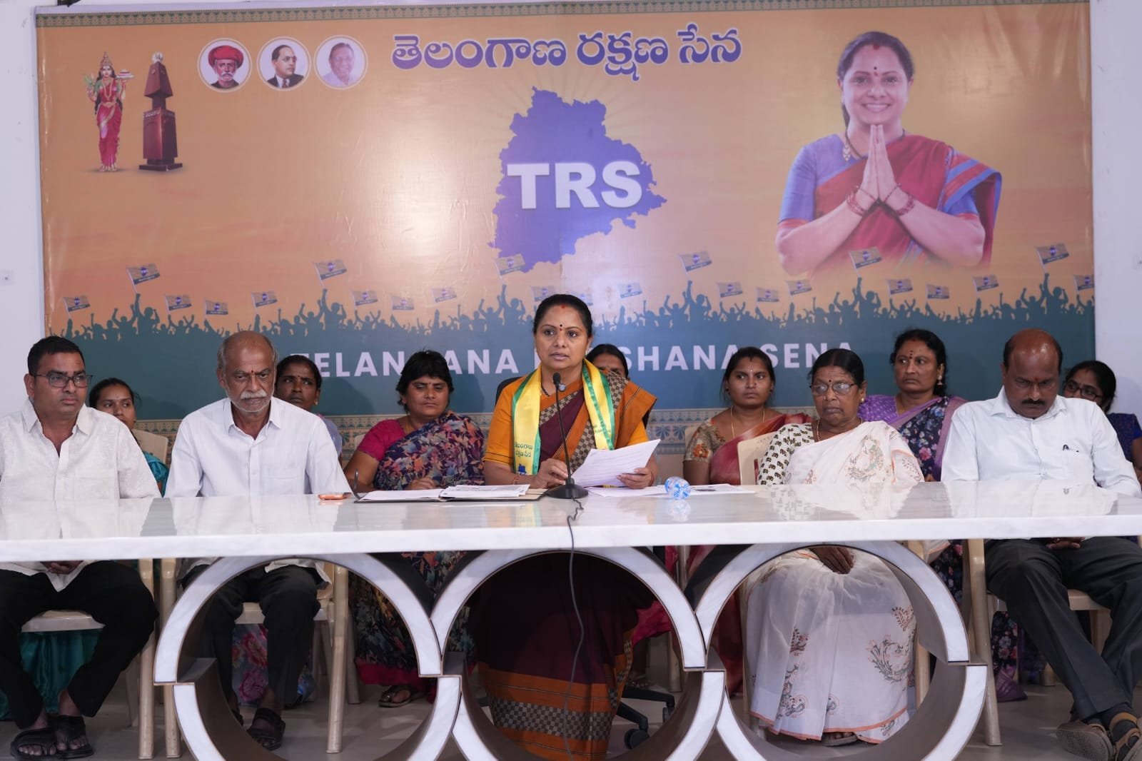కొంగరకుర్దు భూముల కబ్జాపై కల్వకుంట్ల కవిత సంచలన ఆరోపణలు కాంగ్రెస్, బీఆర్ఎస్ నేతలదే భూమాఫియా
