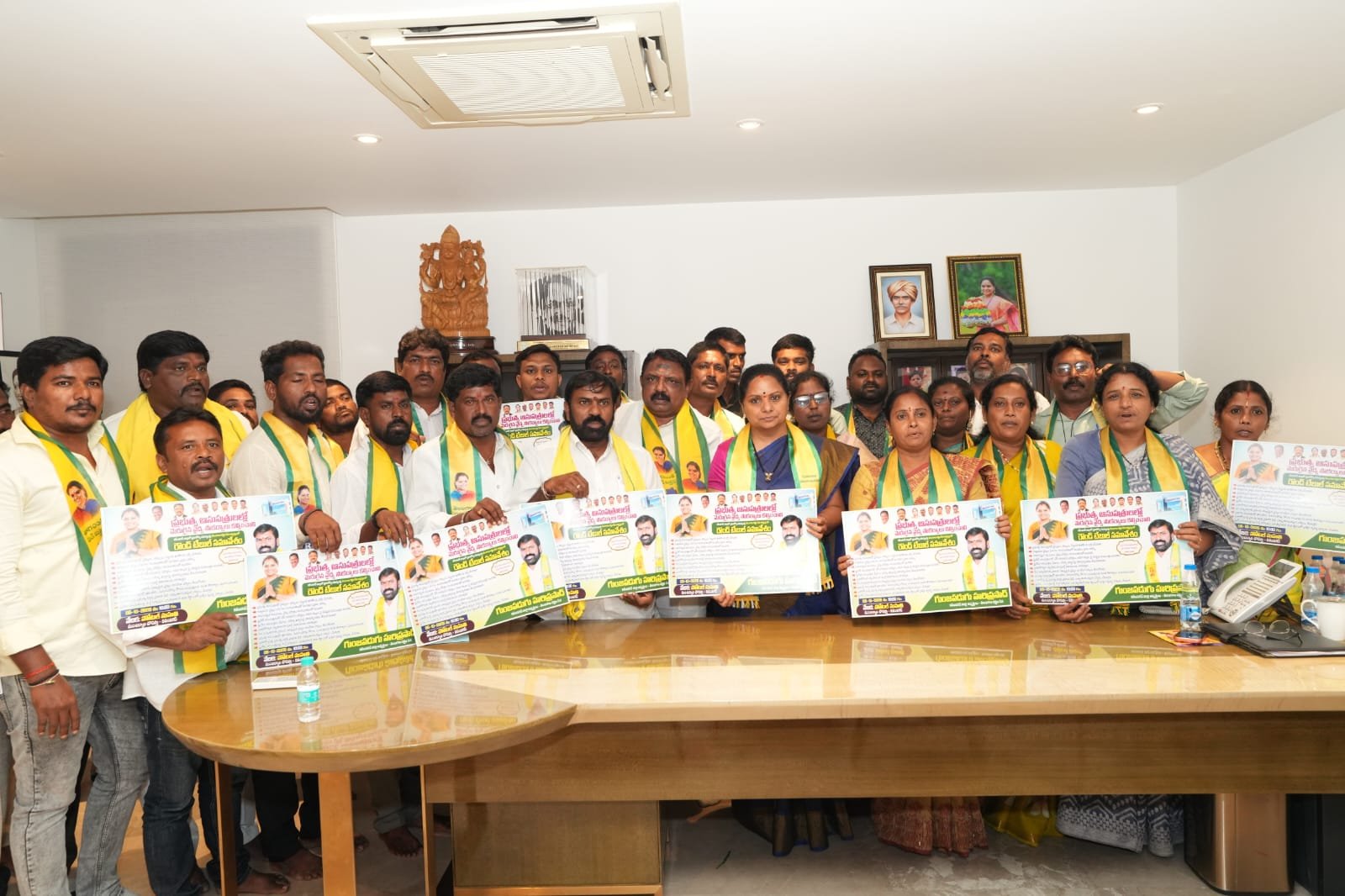 ప్రజారోగ్య సమస్యలపై తెలంగాణ రక్షణ సేన ఆధ్వర్యంలో రౌండ్ టేబుల్ సమావేశం పోస్టర్ ఆవిష్కరించిన అధ్యక్షురాలు కల్వకుంట్ల కవిత