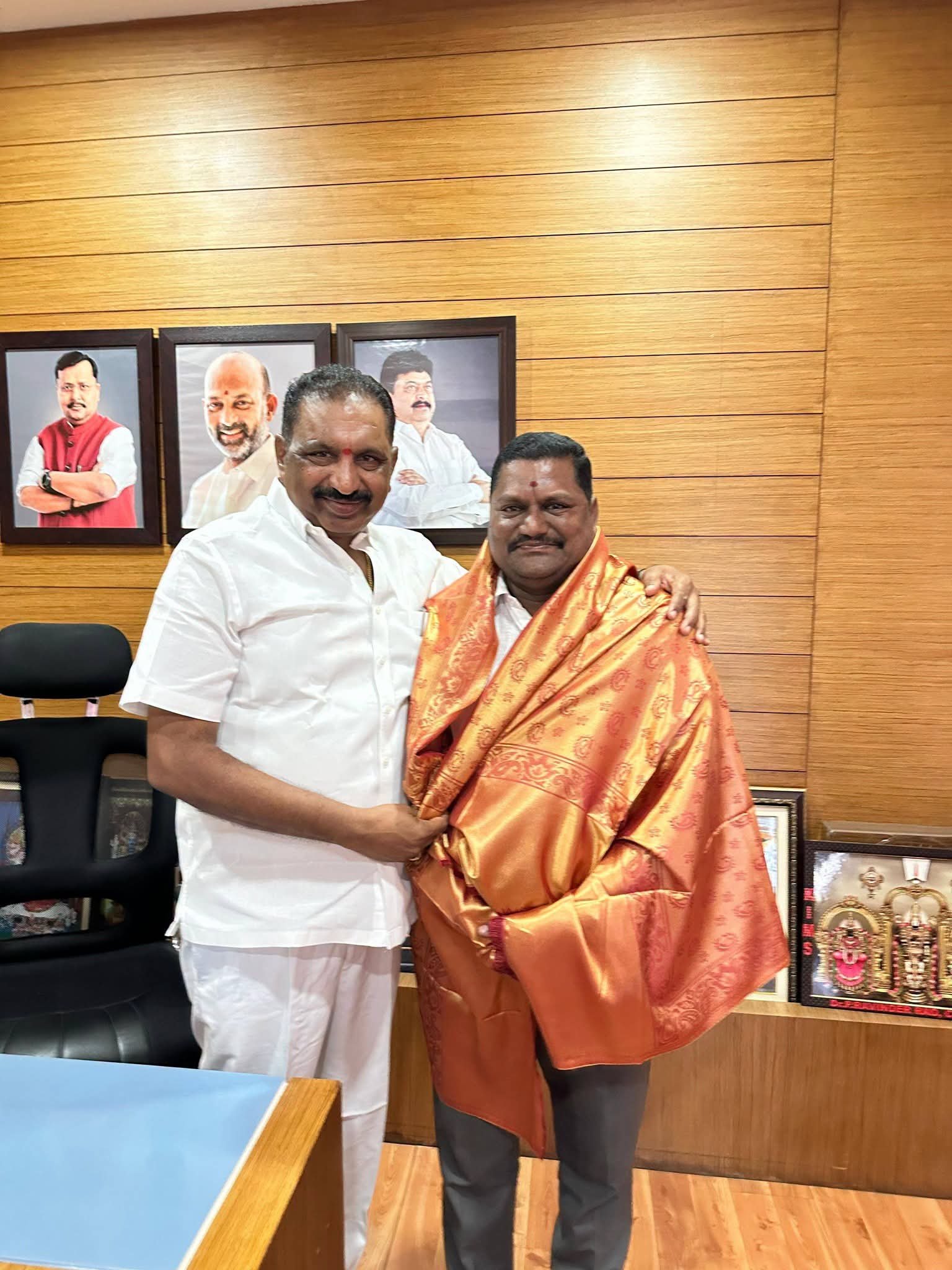 బీజేపీ గిరిజన మోర్చా రాష్ట్ర అధికార ప్రతినిధి గుగులోతు తిరుపతి నాయక్‌కు యాదగిరి సునీల్ రావు సన్మానం, 