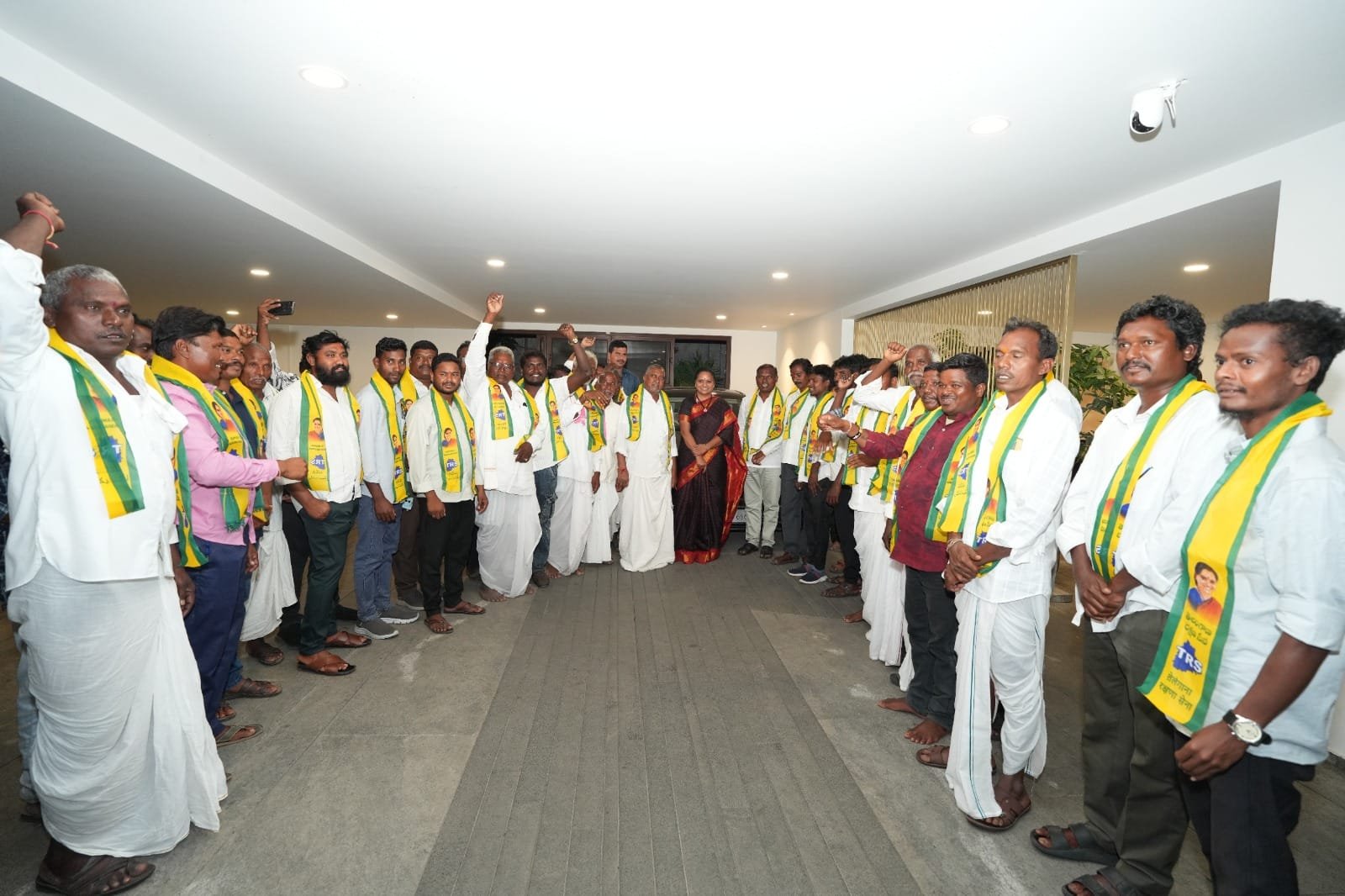 తెలంగాణ రక్షణ సేనలోకి నిర్మల్ బీజేపీ ఎస్టీ మోర్చా అధ్యక్షుడు సుంచు ఎల్లయ్య  చేరిక - Additional Image