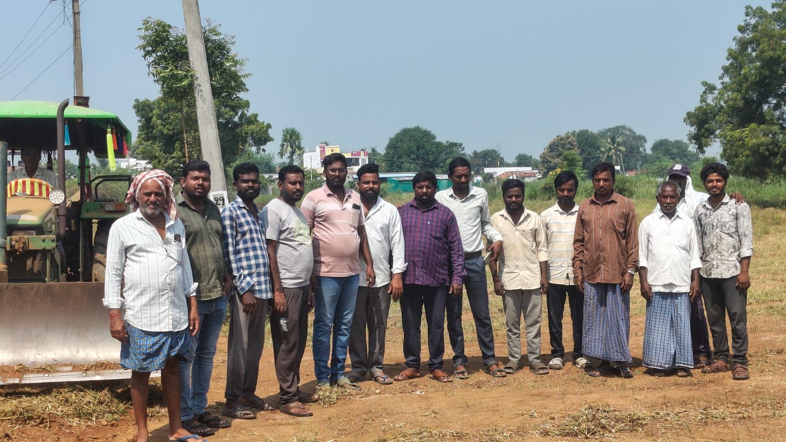 బతుకమ్మ వేడుకల కోసం ఆటస్థలం చదును  గ్రామ ప్రజలంతా ఒకే చోట బతుకమ్మ సంబరాలు జరుపుకోవాలి: సర్పంచ్ సుద్దాల మధు