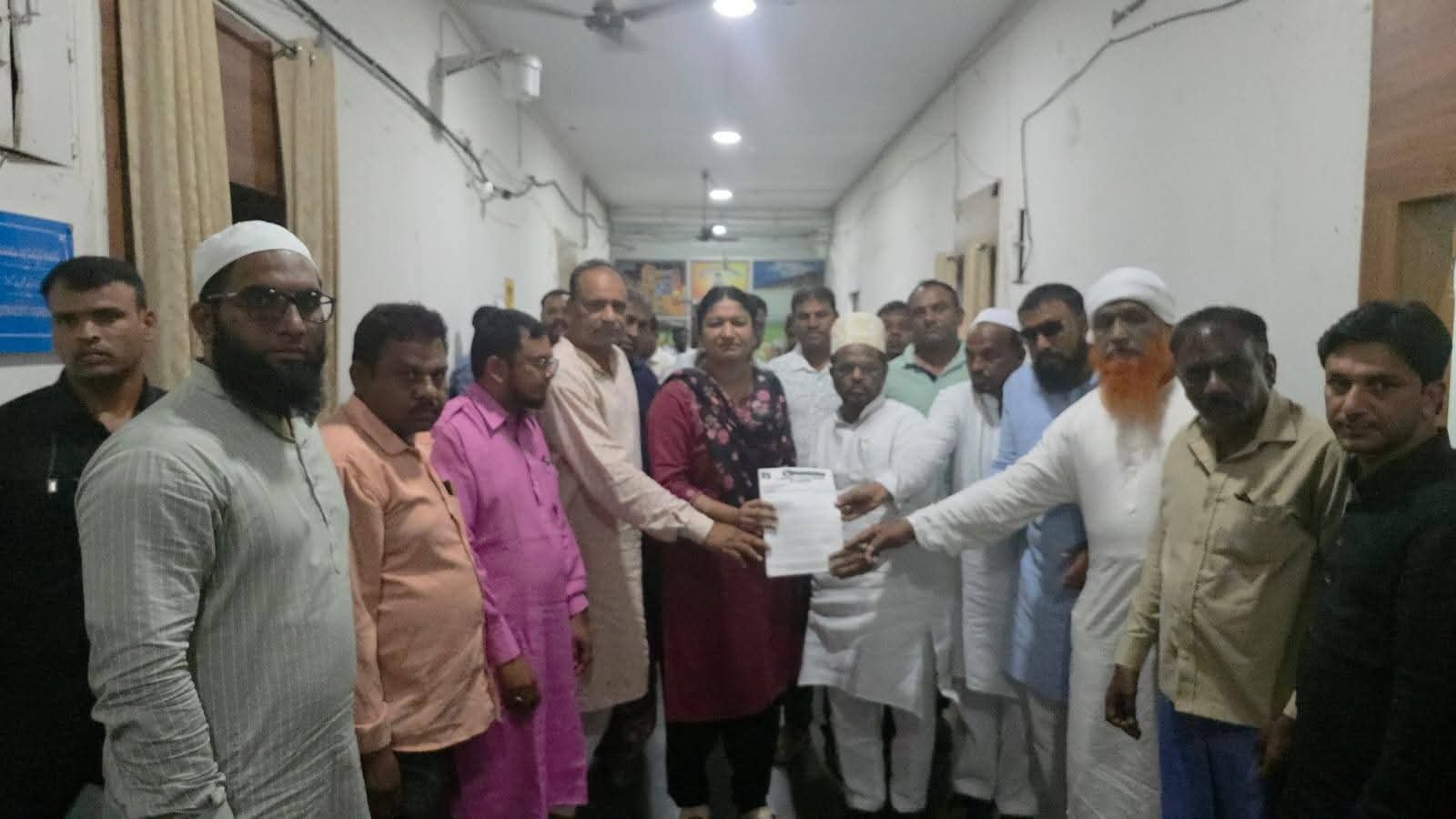 ఫారం-7 దరఖాస్తుల పరిశీలనలో ఎలాంటి అవకతవకలకు తావుకూడదు. జిల్లా కలెక్టర్‌కు వినతిపత్రం అందజేసిన ఎంఐఎం నేతలు