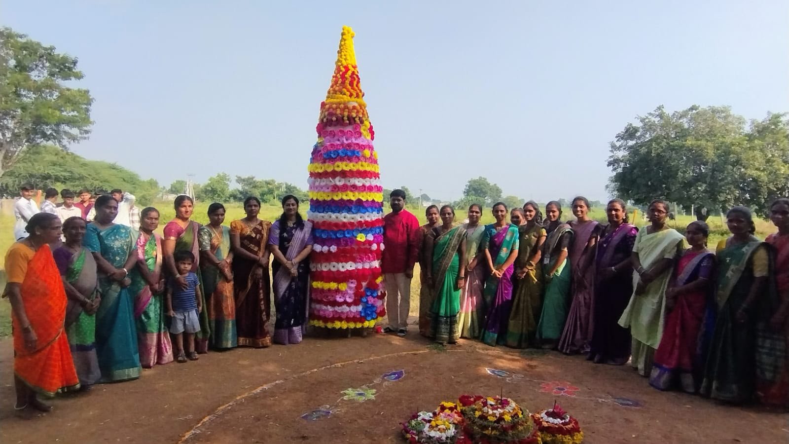 మార్గదర్శి విద్యానికేతన్‌లో ఘనంగా బతుకమ్మ సంబరాలు  మూడు మీటర్ల ఎత్తైన బతుకమ్మ ప్రత్యేక ఆకర్షణ  ఆటపాటలతో సందడి చేసిన విద్యార్థులు