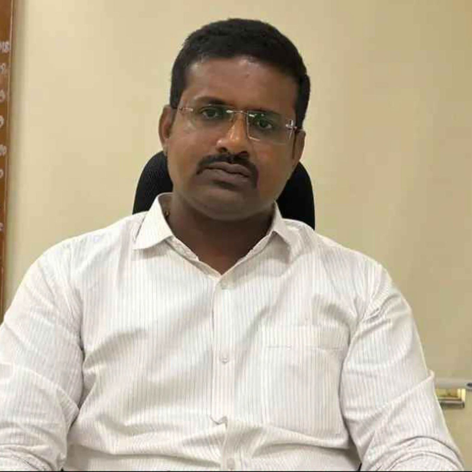 రైతు పట్ల నిర్దయగా ప్రవర్తించిన గజ్వేల్ తహశీల్దార్ స్వామి సస్పెన్షన్ ఉత్తర్వులు జారీ చేసిన సిద్దిపేట కలెక్టర్ హైమావతి!