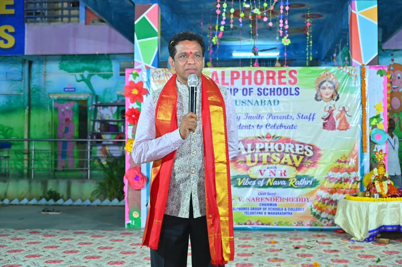 ఉత్సాహంగా ఉల్లాసంగా అల్ఫోర్స్ హైస్కూల్  హుస్నాబాద్‌లో బతుకమ్మ ఉత్సవాలు.. అద్భుతంగా కొనసాగుతున్న తెలంగాణ సాంస్కృతిక సంబరాలు - Additional Image