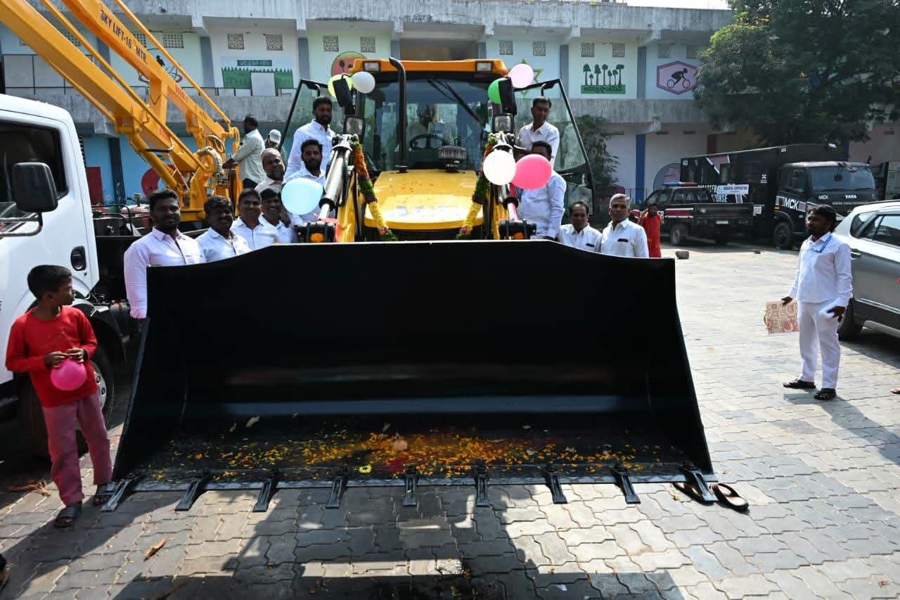 కరీంనగర్ నగరపాలక సంస్థలో రూ. 1 కోటి వ్యయంతో నూతన పారిశుధ్య యంత్రాల ప్రారంభోత్సవం! - Additional Image