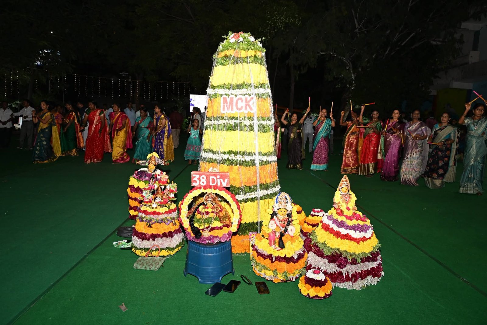 నగరపాలక సంస్థ కార్యాలయంలో ఘనంగా బతుకమ్మ సంబరాలు - Additional Image