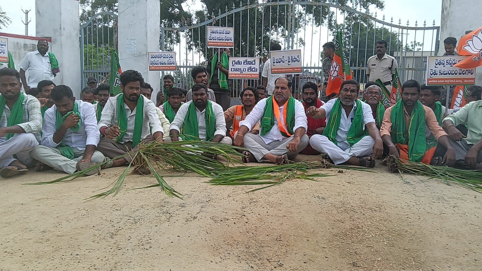 రైతుల విద్యుత్, సాగునీటి సమస్యలను పరిష్కరించాలి – బీజేపీ డిమాండ్ - Additional Image