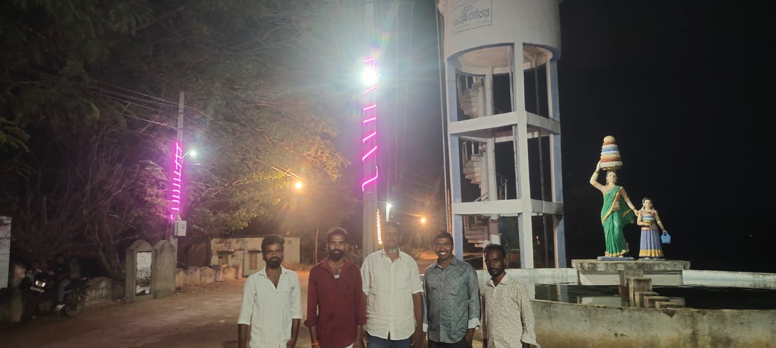 రత్నంపేటలో రంగు రంగుల లైట్లతో బతుకమ్మ వేడుకలకు ప్రత్యేక శోభ. - Additional Image