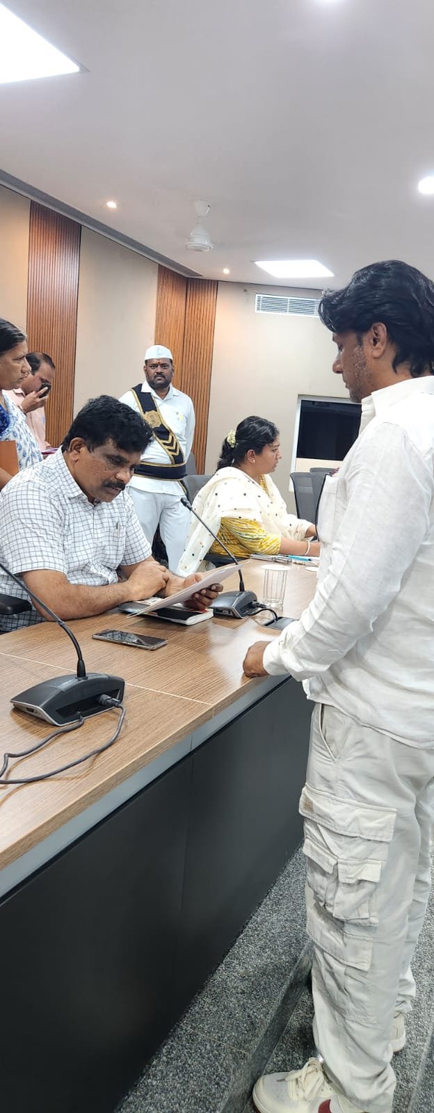 సమ్మక్క గద్దెల దారిపై ఆక్రమణల కలకలం కలెక్టర్ దృష్టికి తీసుకెళ్లిన కార్పొరేటర్ ఇష్టియాక్ అహ్మద్ జమ్మూ!